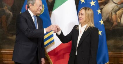 Il Significato Politico Della Campanella Passata Da Draghi A Meloni