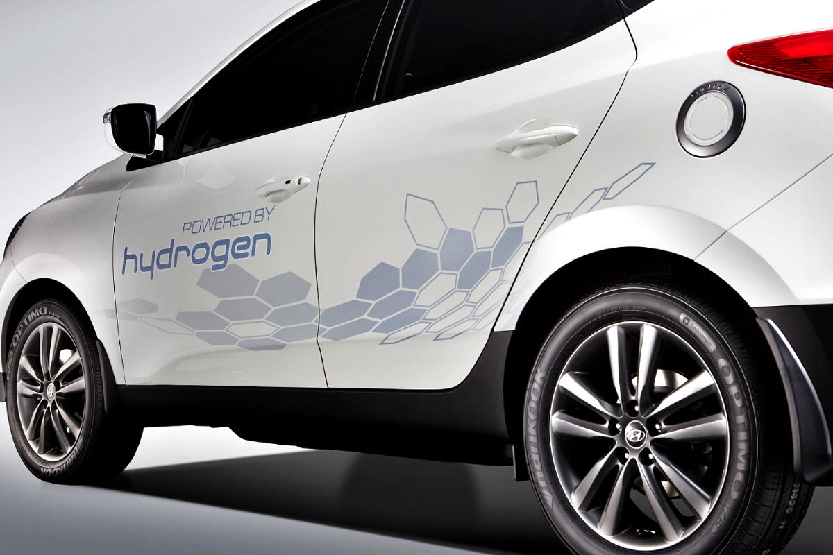 Will the cars of the future be on tap or hydrogen?