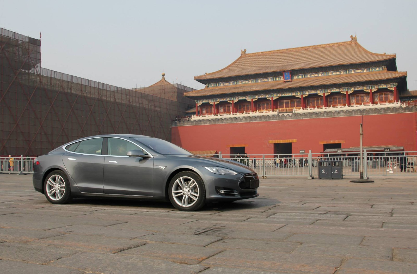 Auto elettriche: Tesla è un flop? Tagli in Cina