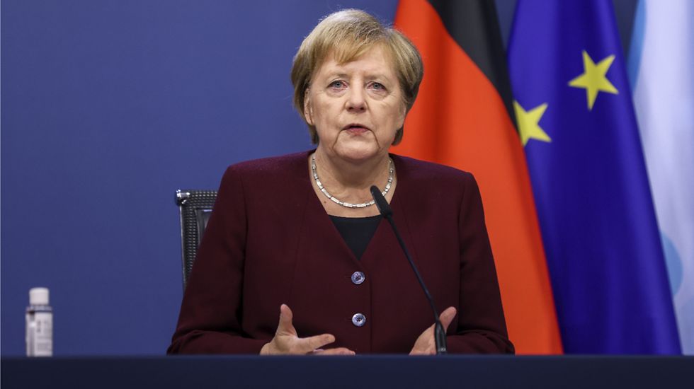 Who supports and who disputes the semi lockdown decided by Merkel in Germany