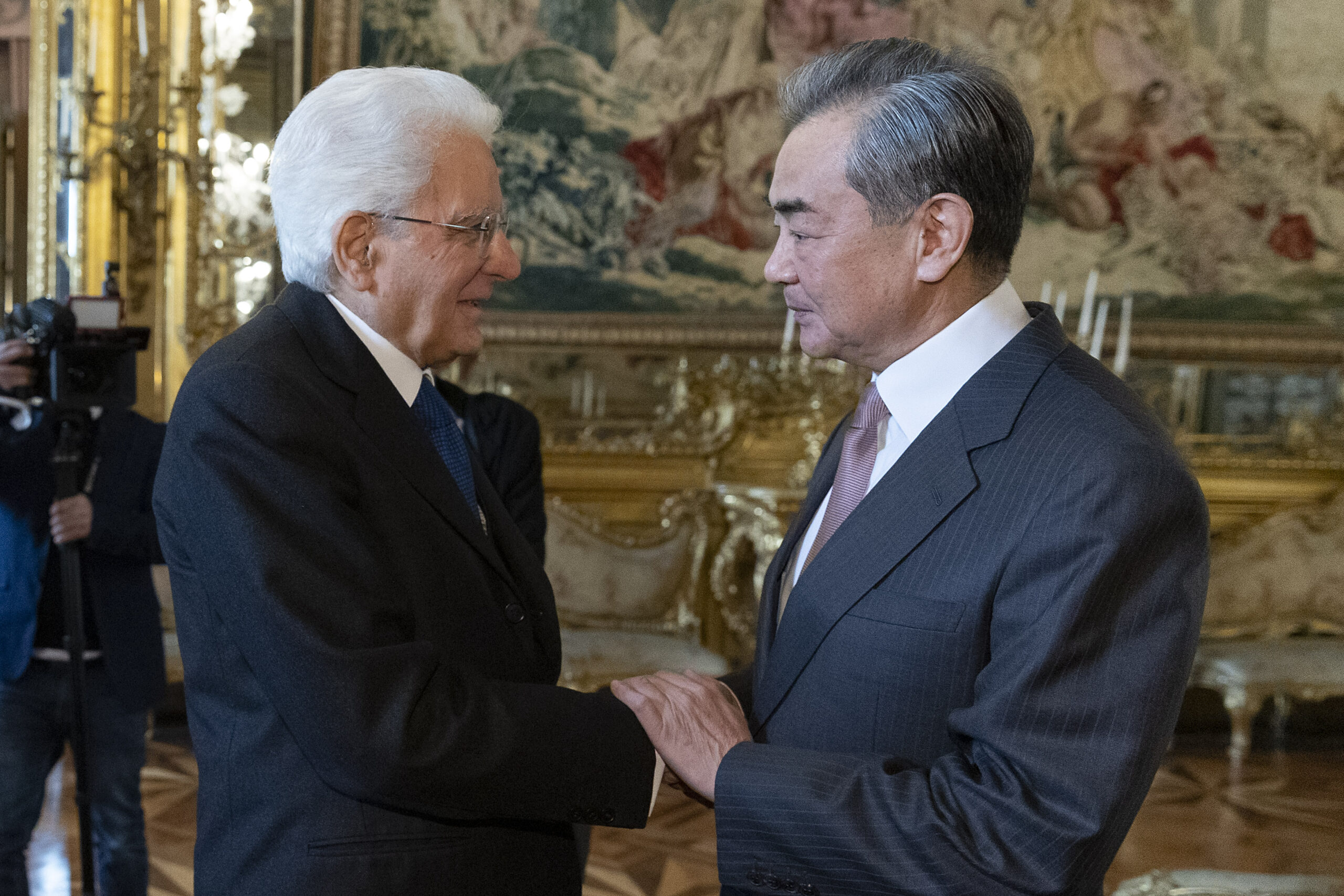 Mattarella with Wang Yi? I'm critical, that's why. Speak the prof. Pelanda