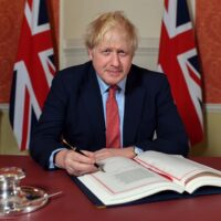 Johnson Regno Unito auto benzina