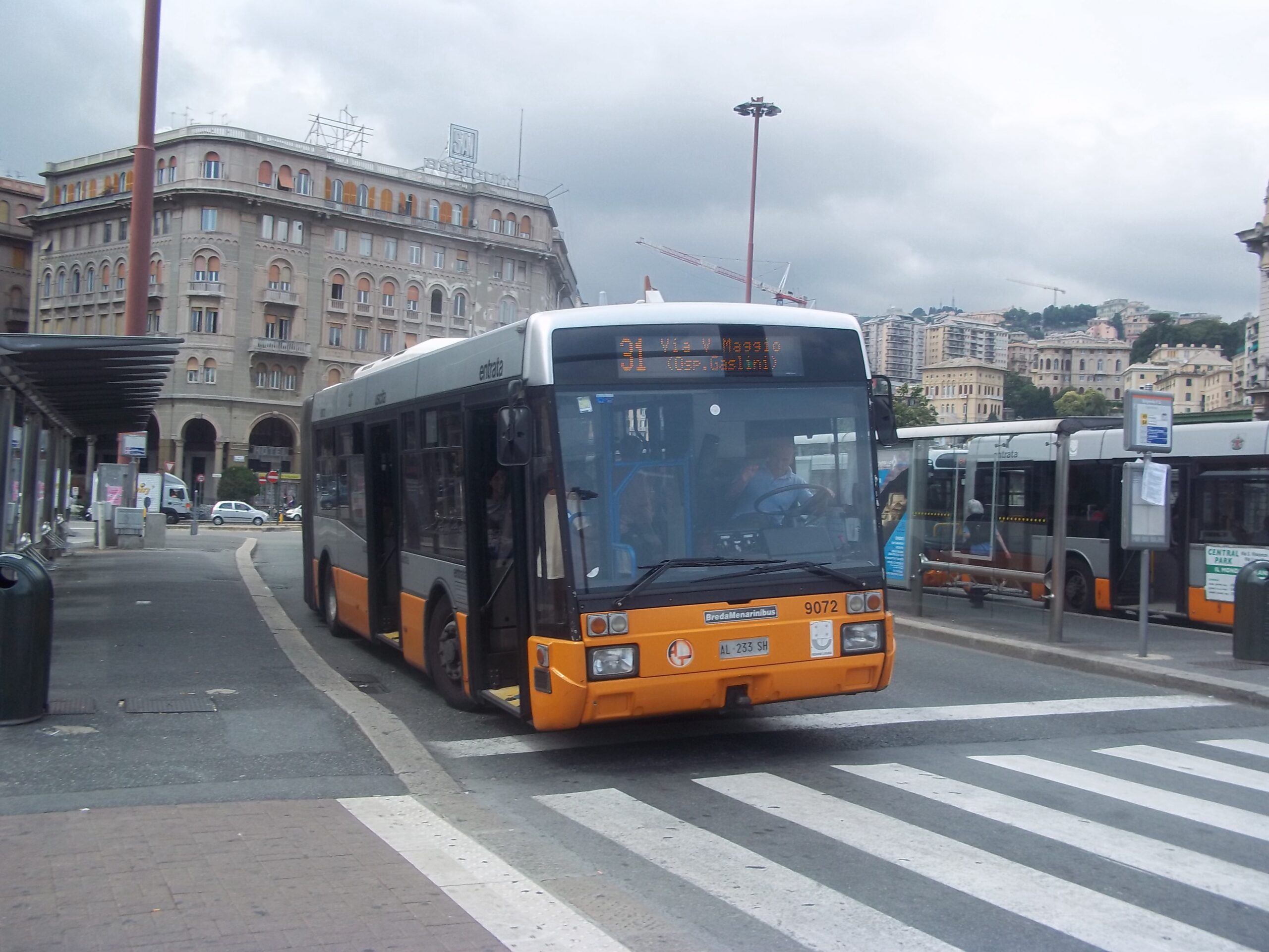 Trasporto pubblico e Covid, quanto rischiamo se su un autobus c’è un positivo?