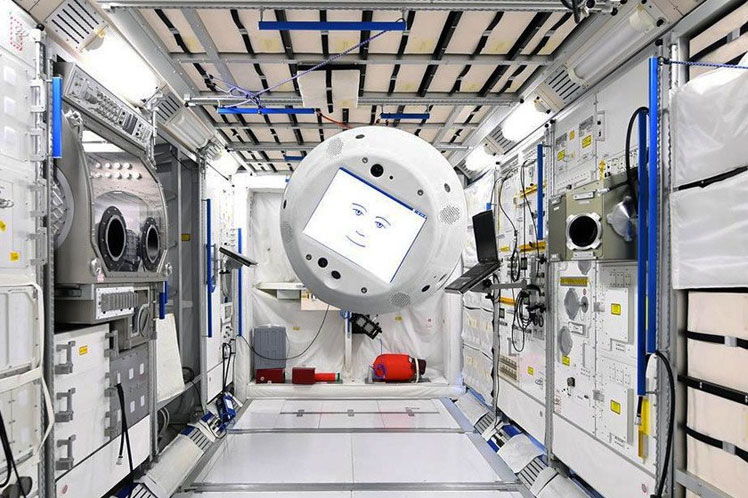 A bordo della Iss si ribellano i robot targati Ibm e Airbus