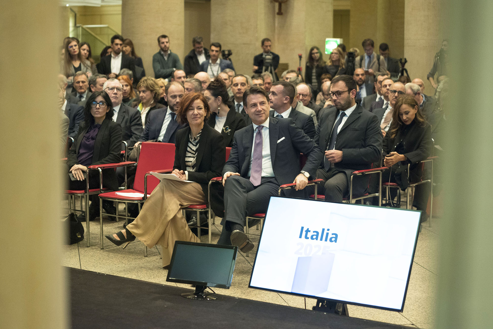 Tutte le mirabolanti promesse del governo sull’Innovazione digitale (all’ombra di Grillo e Casaleggio)