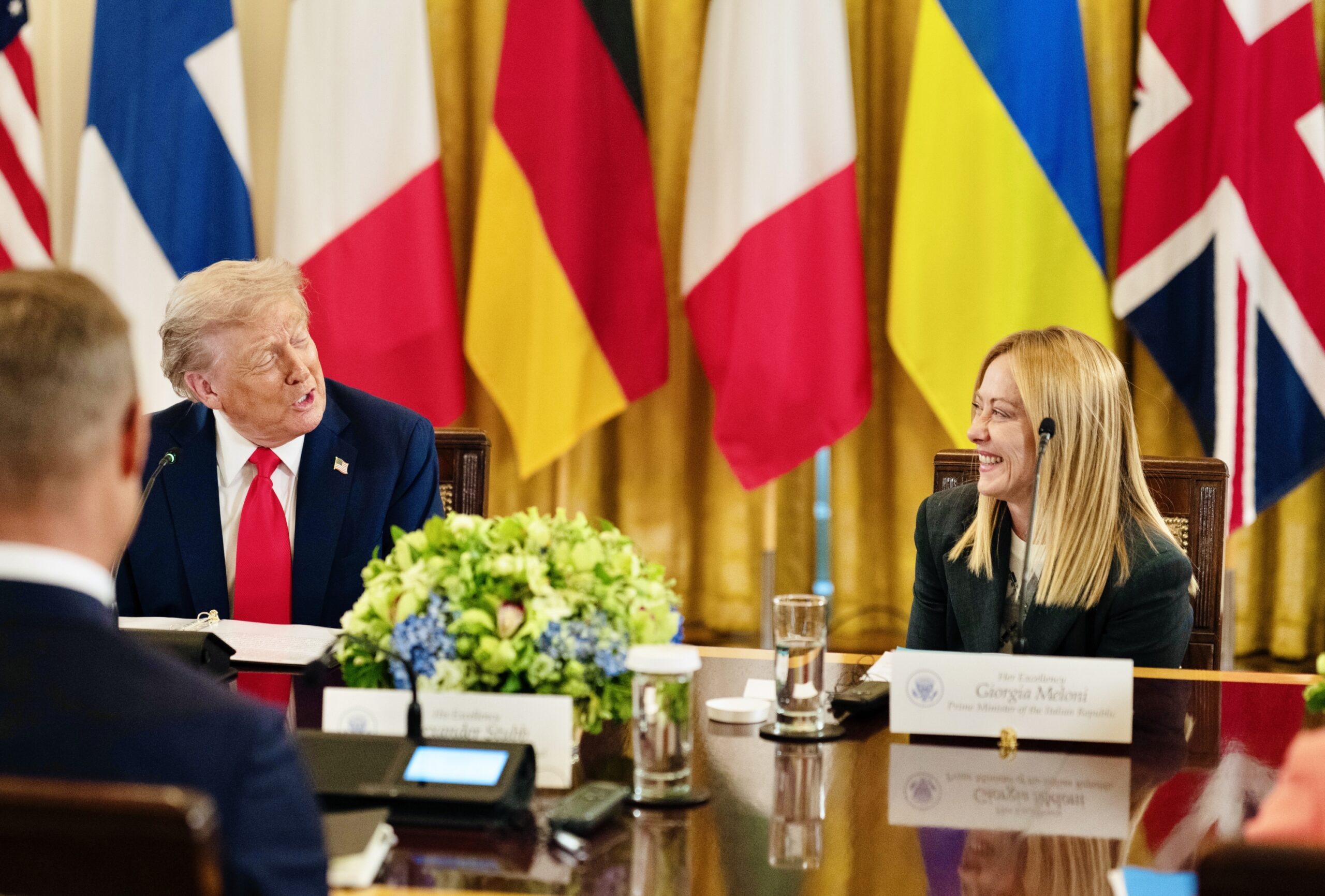 Chi rosica sul rapporto Trump-Meloni?