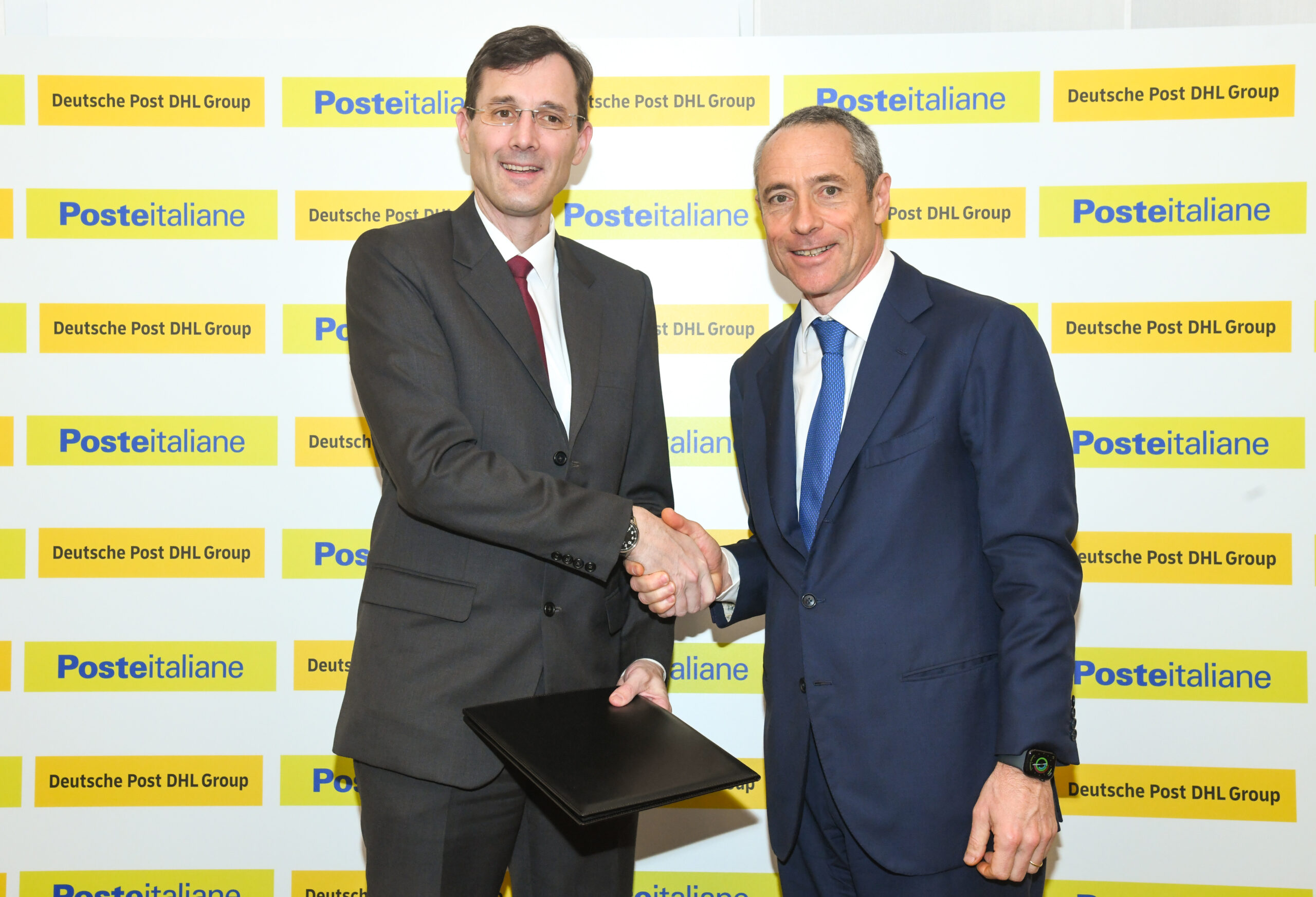 What Poste Italiane and DHL will do in the parcel market