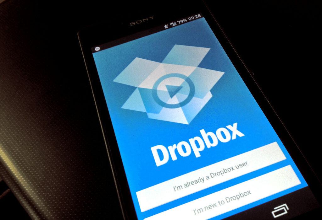 Dropbox rejoices in the advent of the artificial intelligence era and fires 500 people