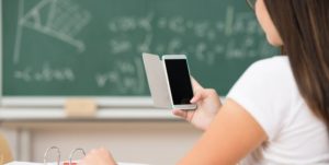 smartphone nelle aule scolastiche