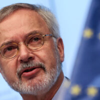 Ecco come il tedescone Hoyer (Bei) bacchetta la Germania: “È un deserto digitale!”