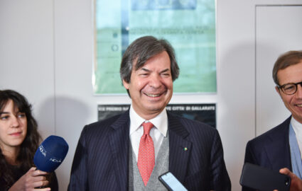 Messina (Intesa Sanpaolo) bacchetta Meloni e Salvini su banche e assicurazioni