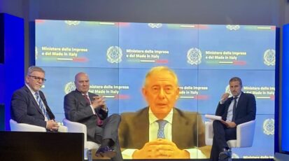 Export, ricerca e meno burocrazia, ecco gli ingredienti della competitività farmaceutica
