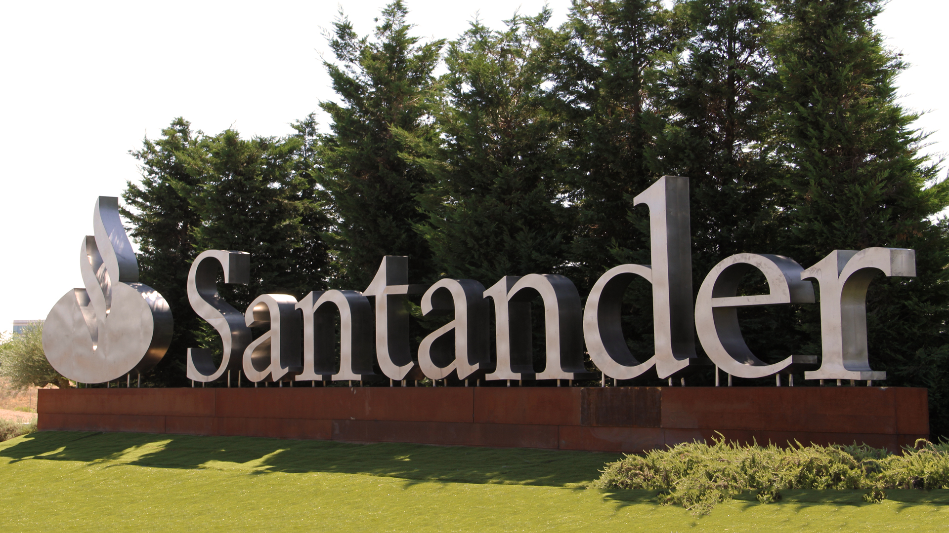 All cuts in Santander Consumer Bank