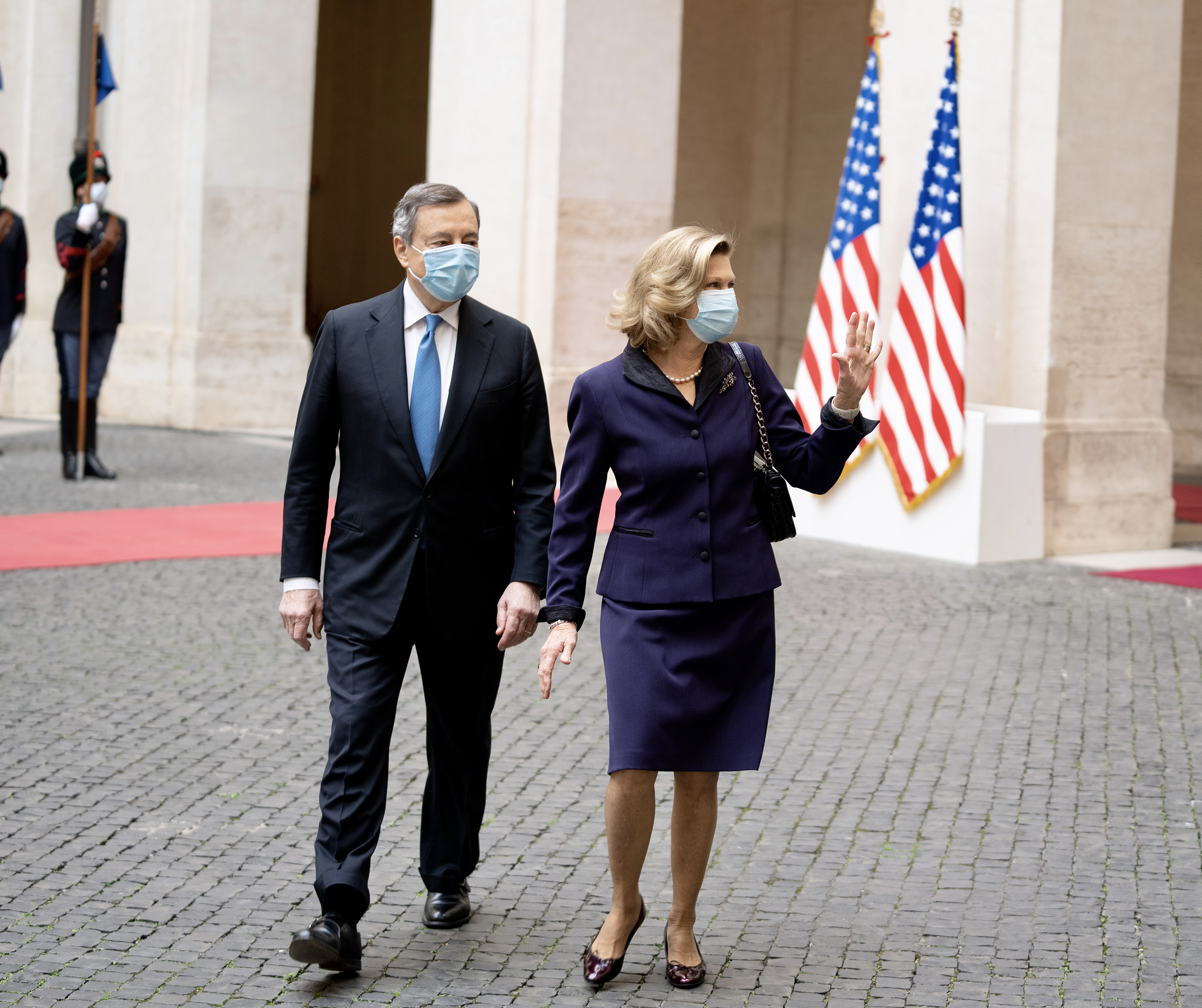 Will Draghi also challenge his wife for Brussels?