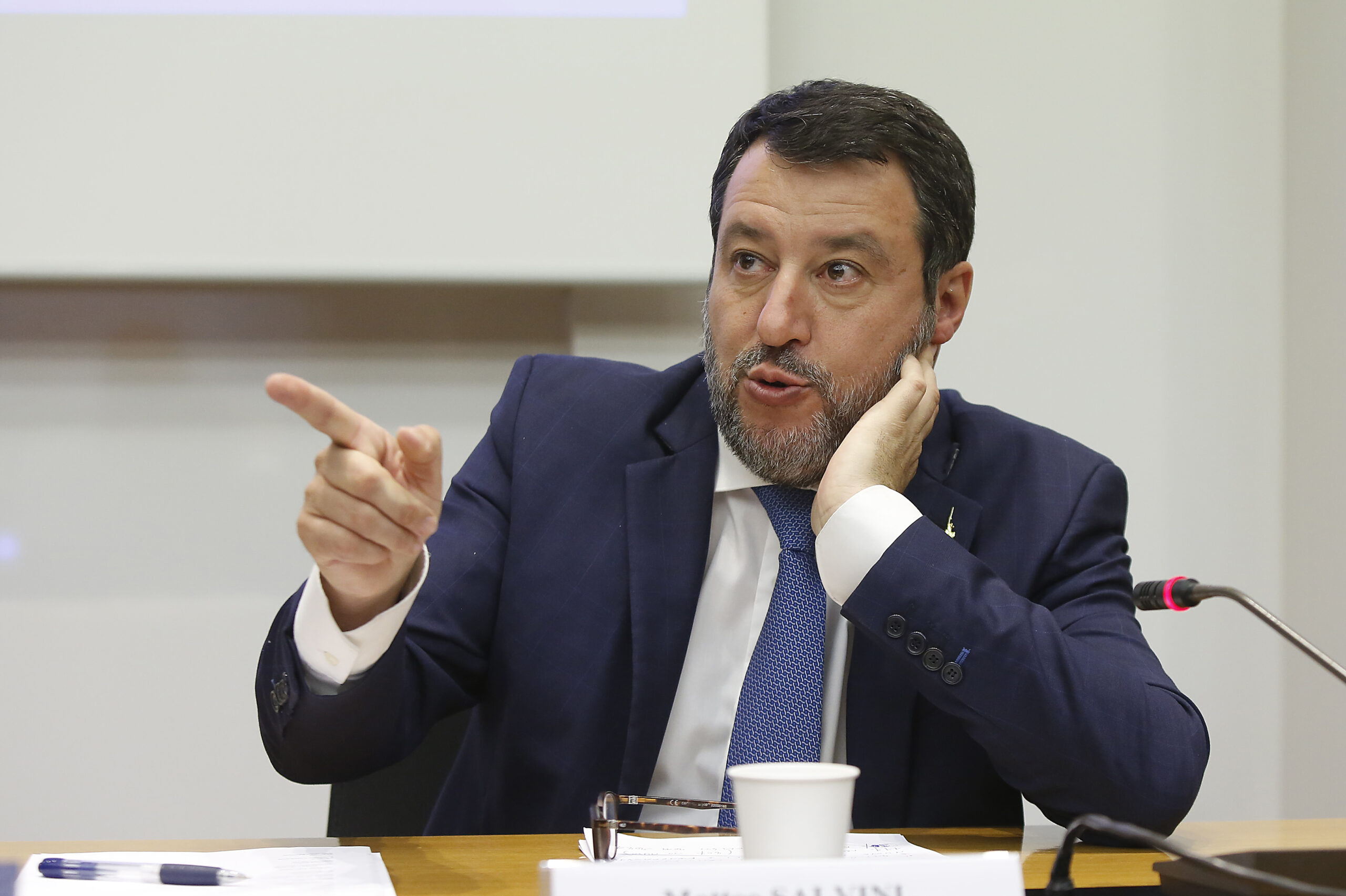 The Apostolic case unmasked by Salvini