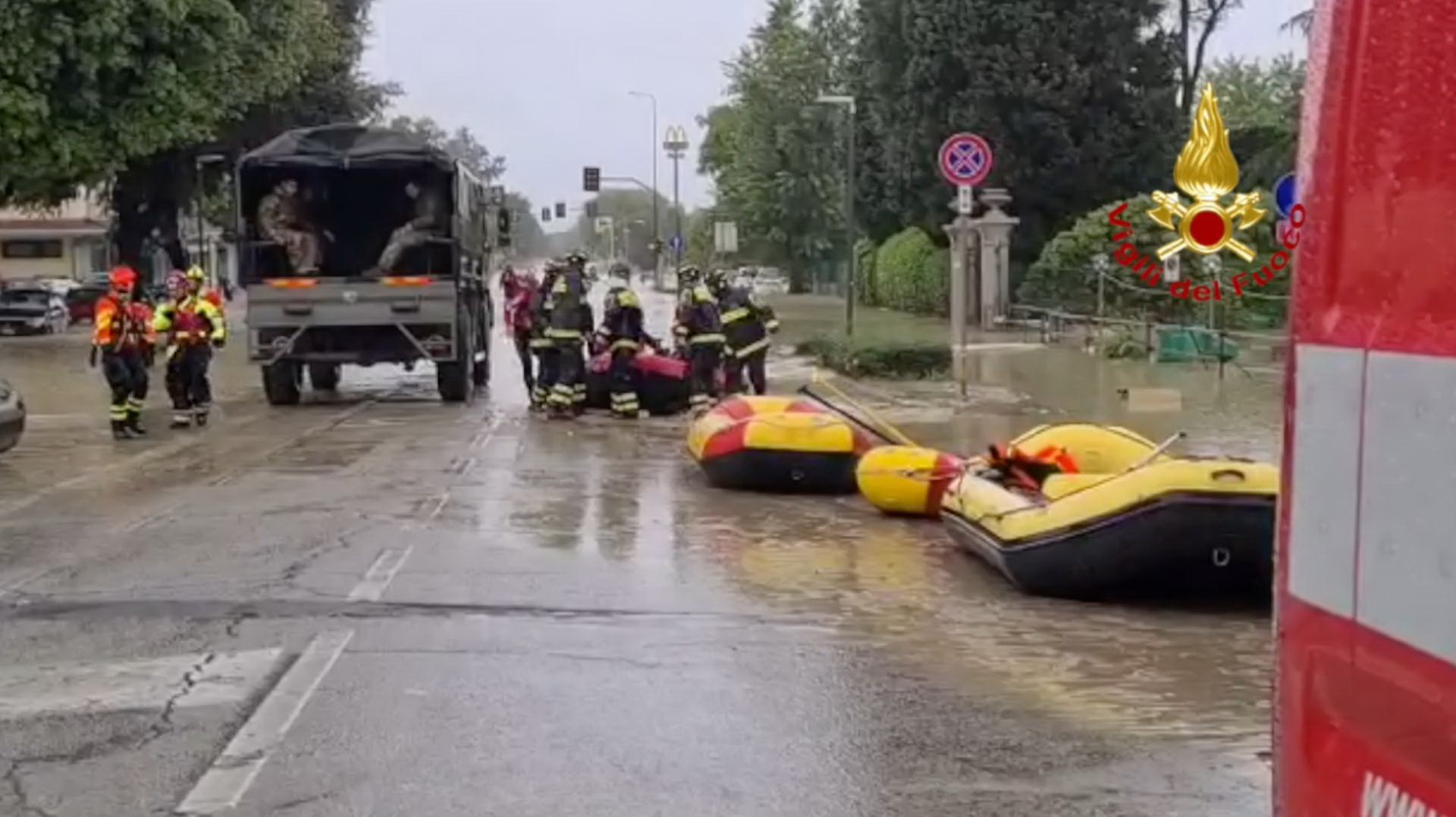 Are there floodplains of the rivers in Emilia-Romagna? Numbers and post-flood controversies