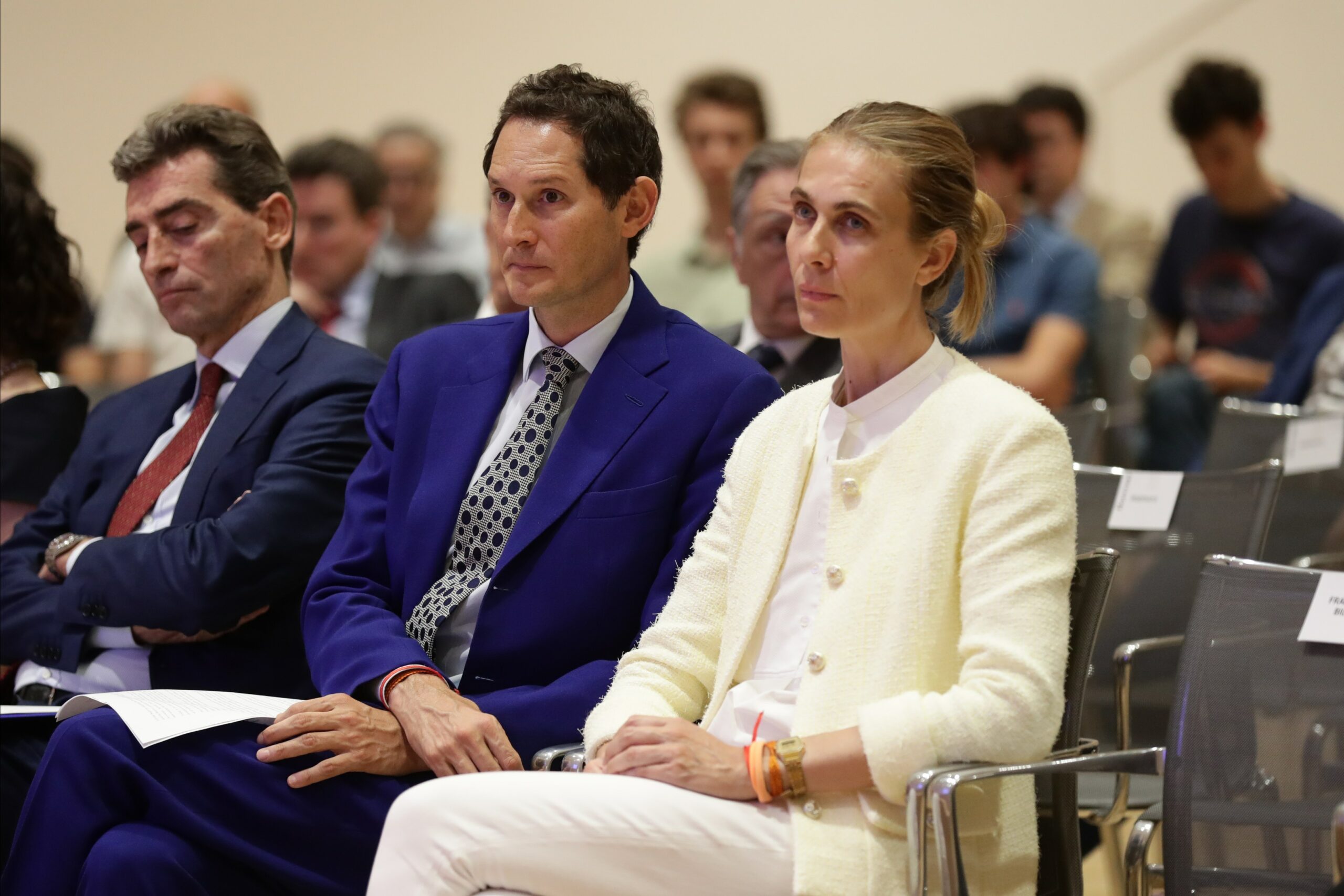 Republic, does Gedi of Elkann sell or sell off?