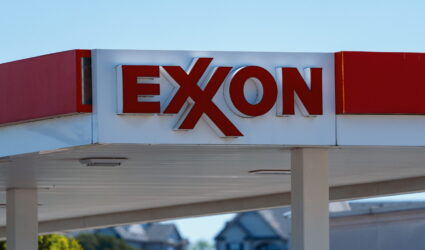 Exxon e Chevron fanno il pieno di utili. Scontro in vista con Trump sui prezzi della benzina?