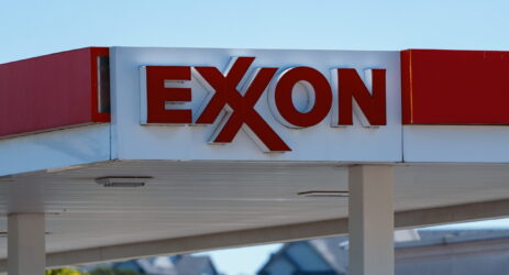 Exxon e Chevron fanno il pieno di utili. Scontro in vista con Trump sui prezzi della benzina?