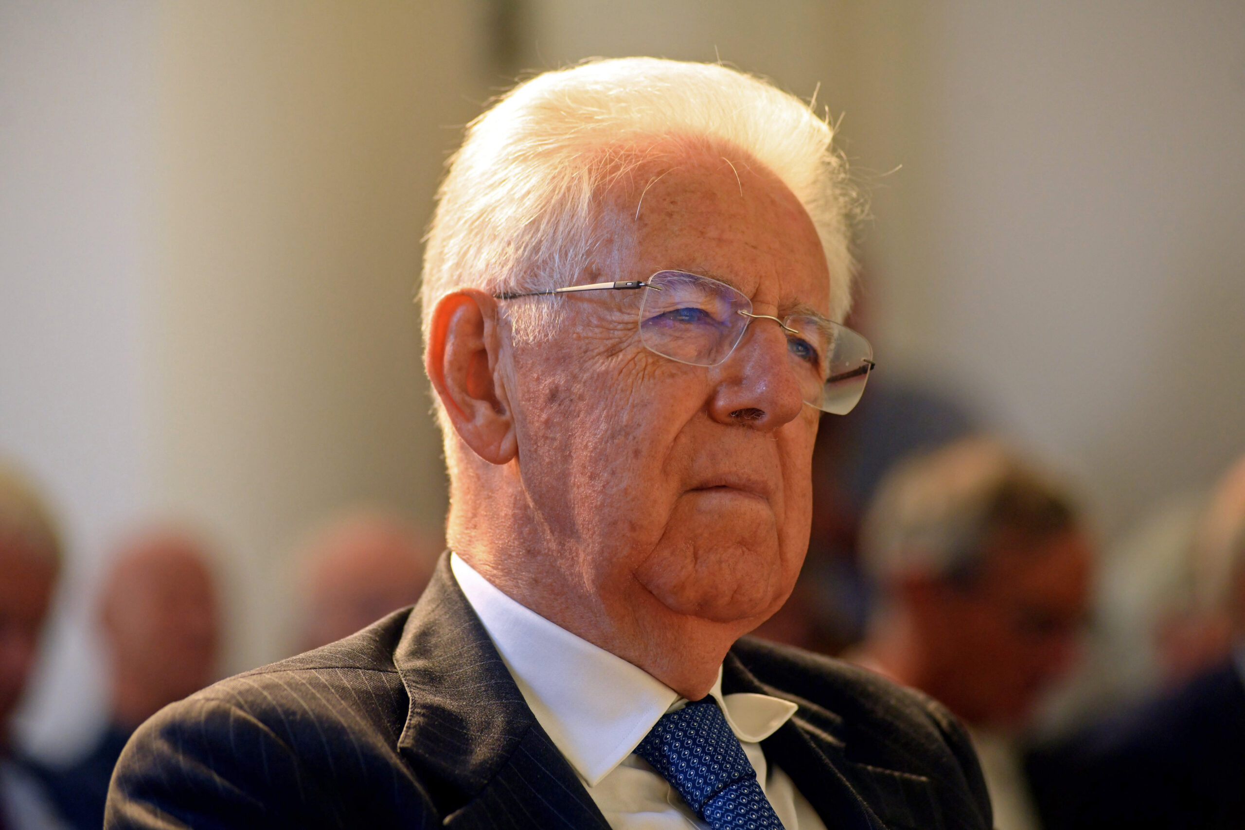 La carezza di Mario Monti a Meloni e Giorgetti