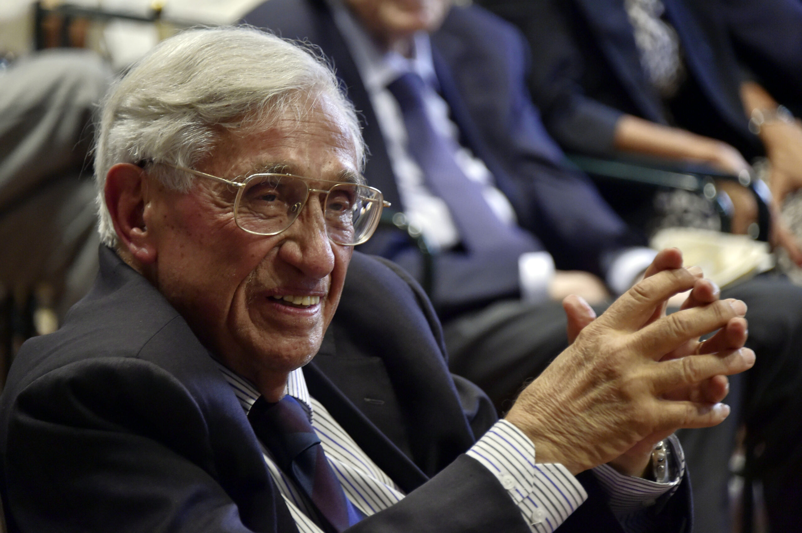 Oro, si possono trasferire le riserve da Bankitalia al Mef? Ecco cosa pensa Fazio (ex Bankitalia)…