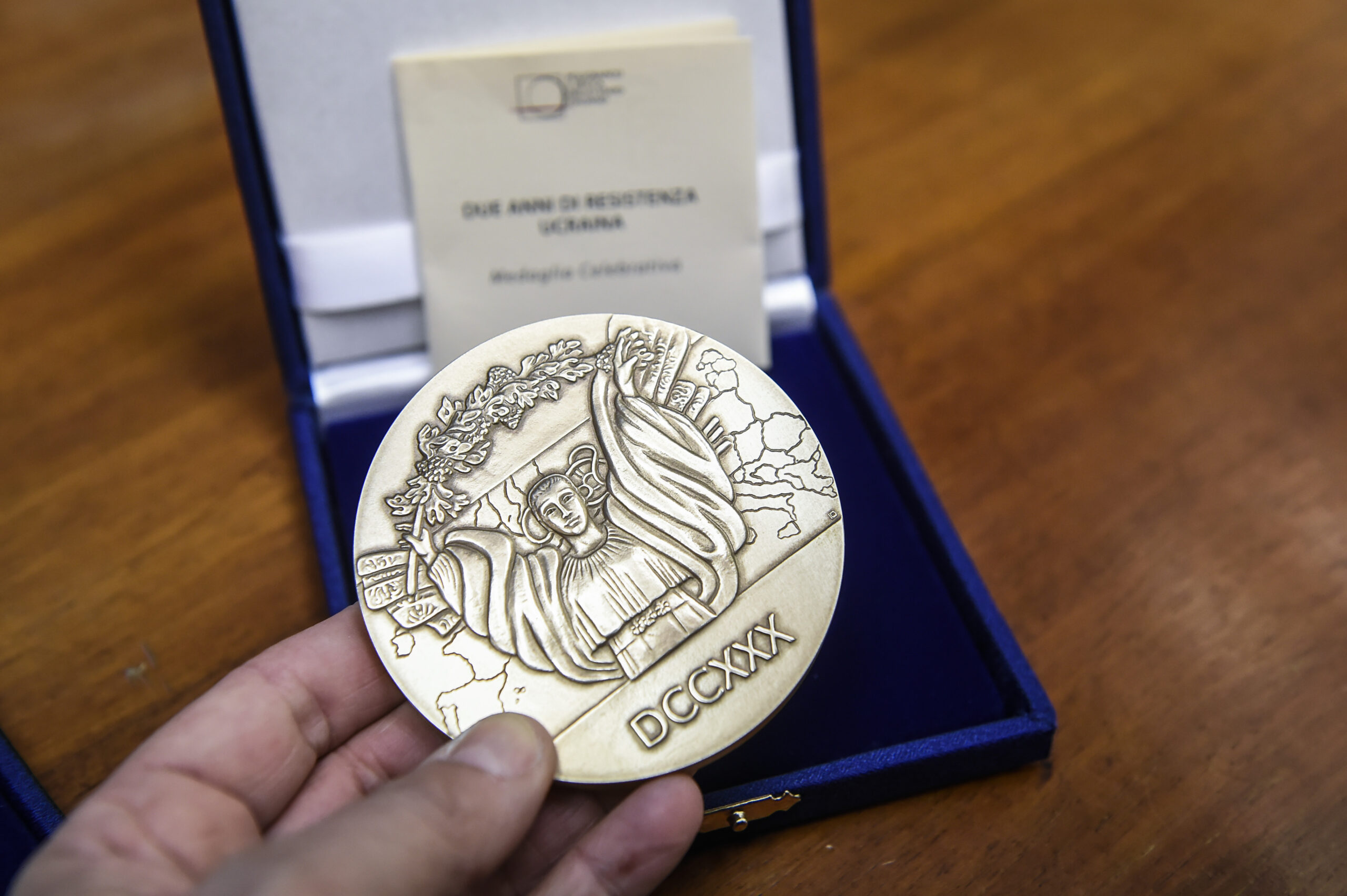 The Italian medal celebrating two years of Ukrainian resistance