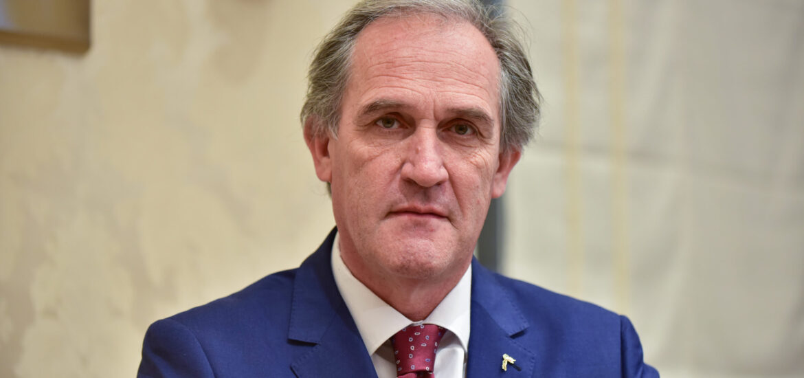 Roberto Menia