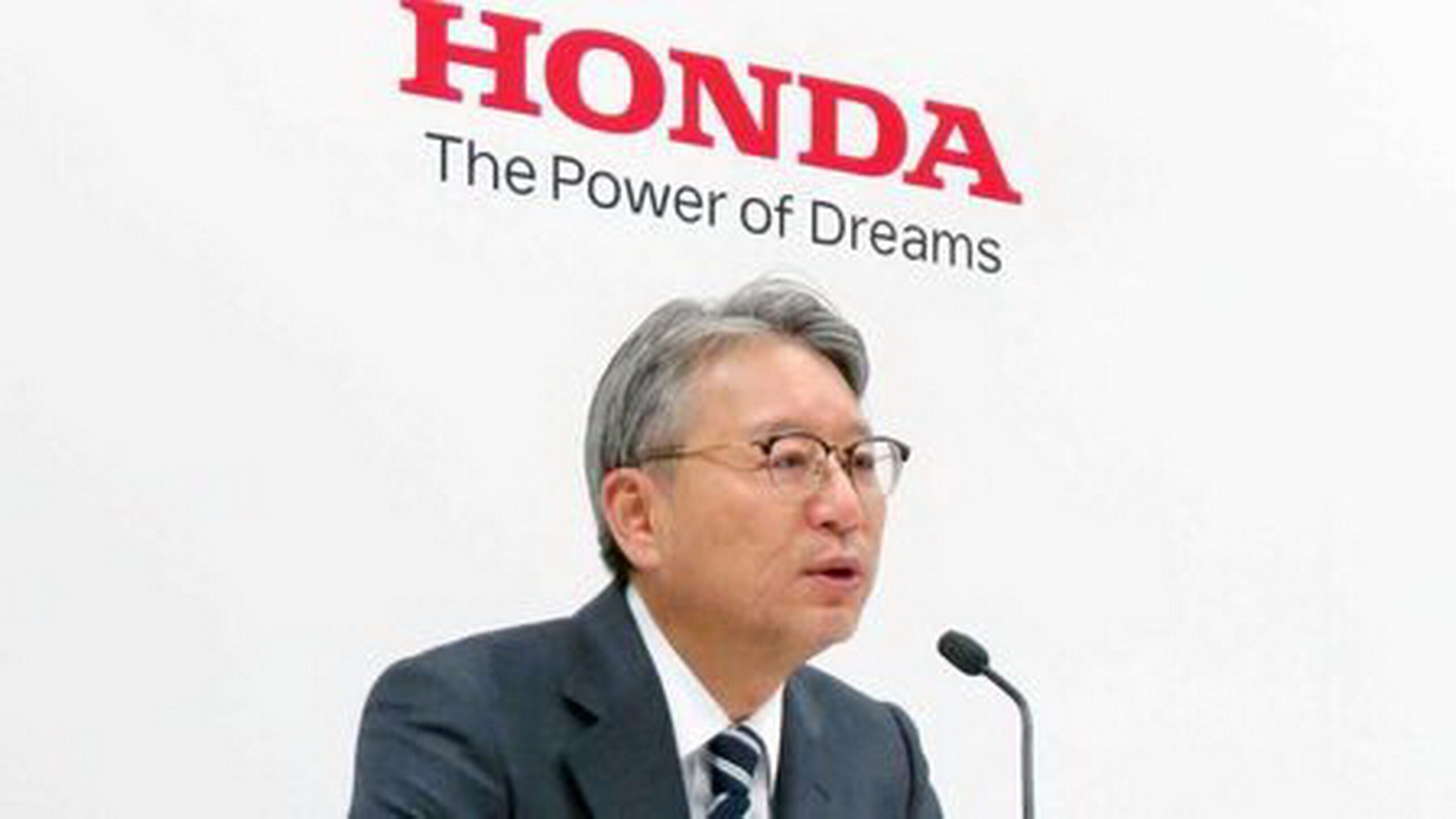 L’Honda va in rosso e rottama il verde elettrico