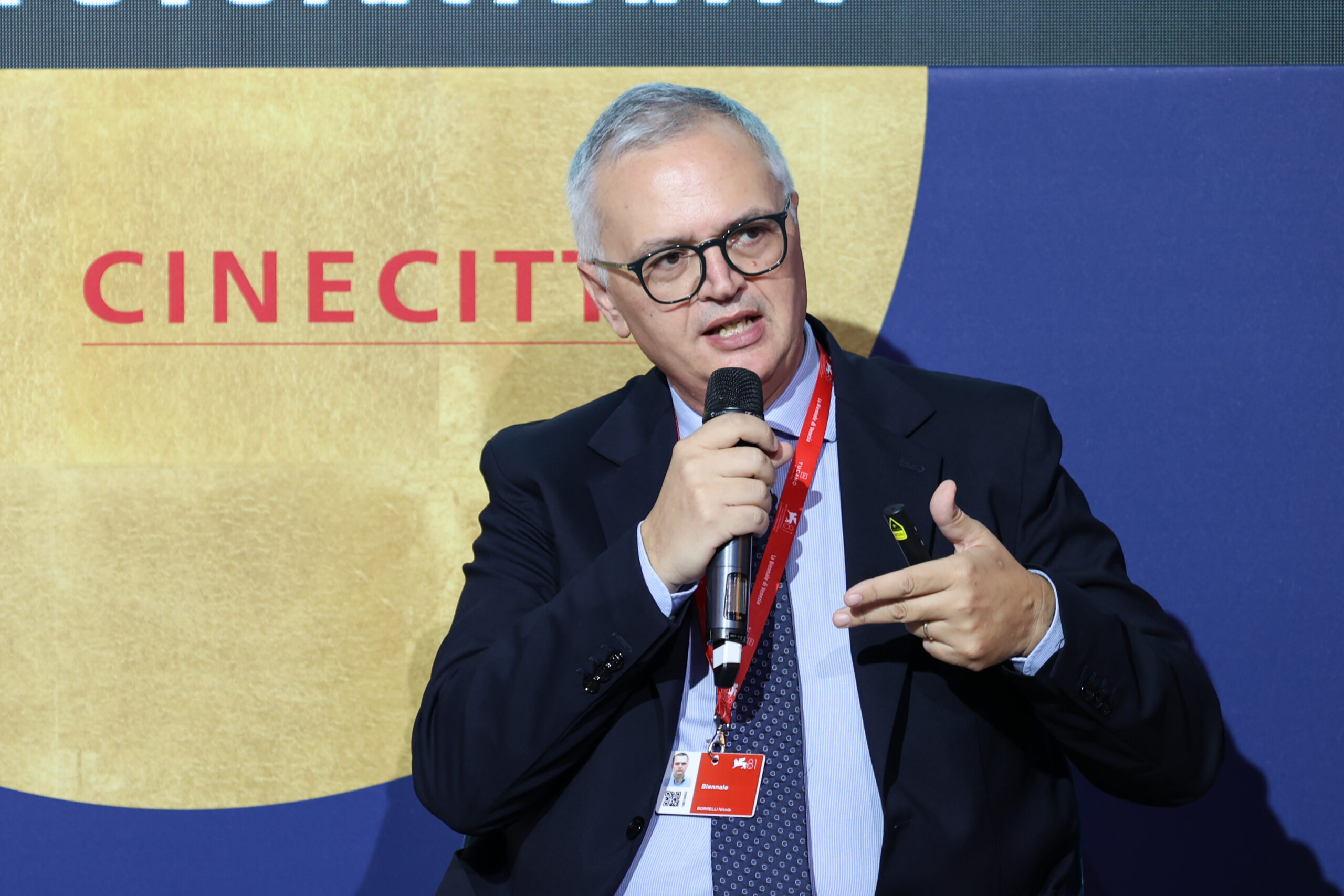 Perché Giuli quasi quasi gongola per le dimissioni di Borrelli da direttore Cinema al ministero della Cultura