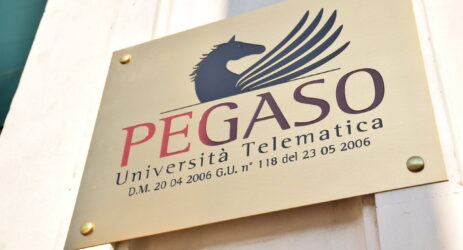 Pegaso: gli studenti protestano, i bilanci festeggiano