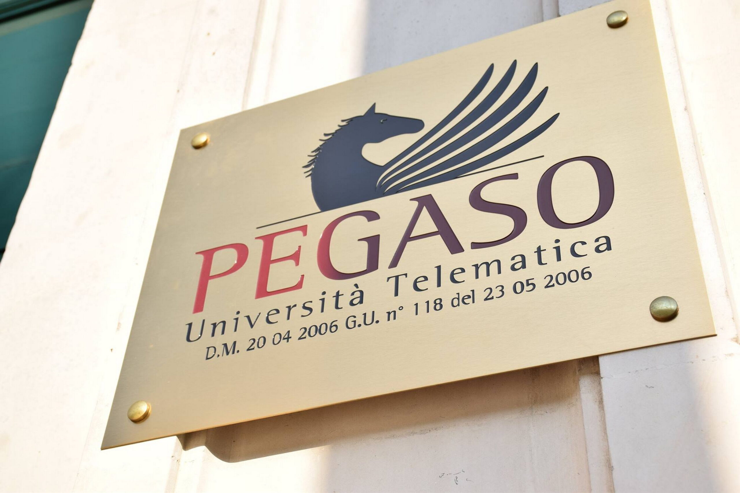 Pegaso: gli studenti protestano, i bilanci festeggiano