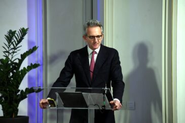 Chi esulta e chi no per la bocciatura di Nagel: girotondo dei giornali su Mediobanca