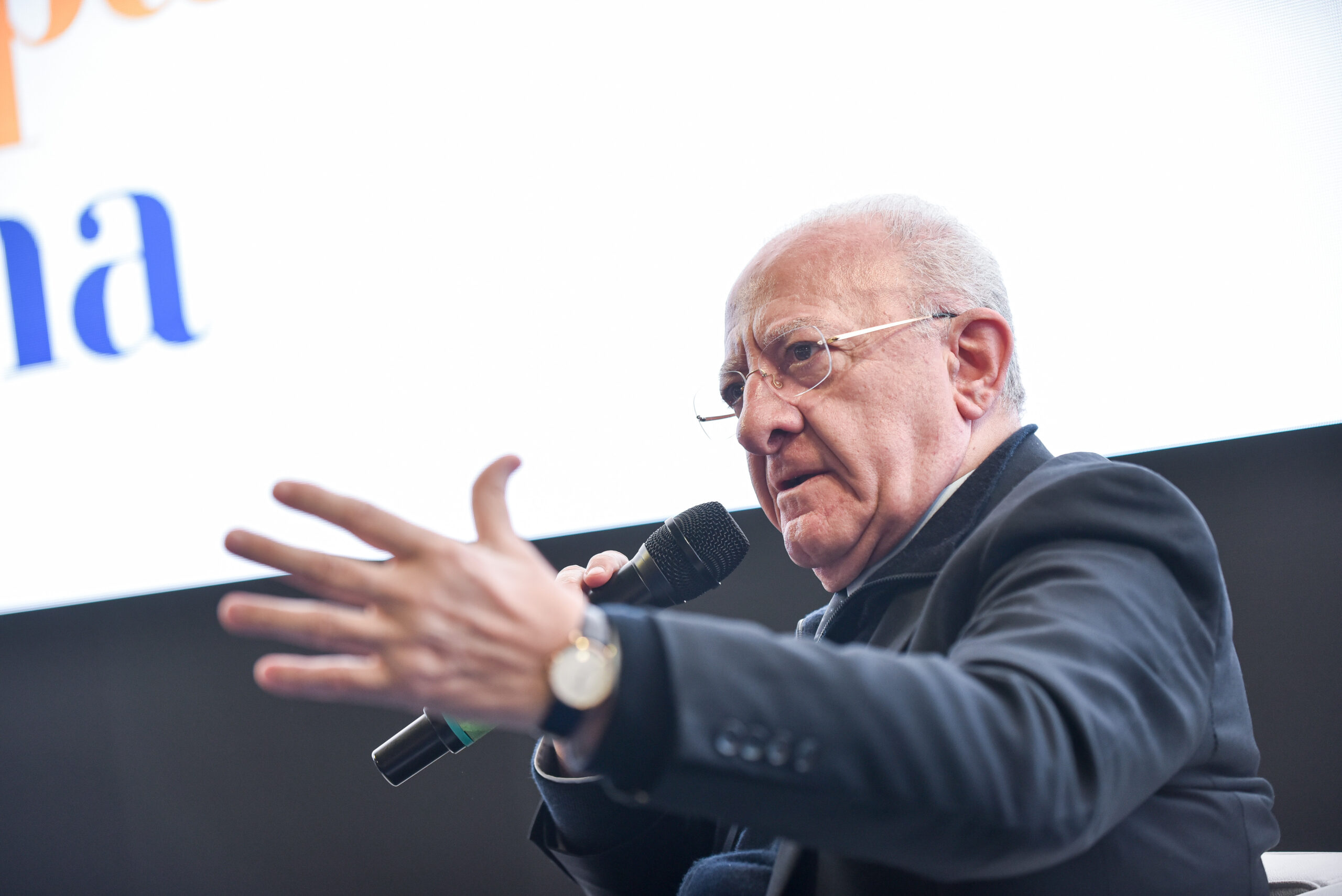 Le fesserie su Afragola e le verità di Vincenzo De Luca