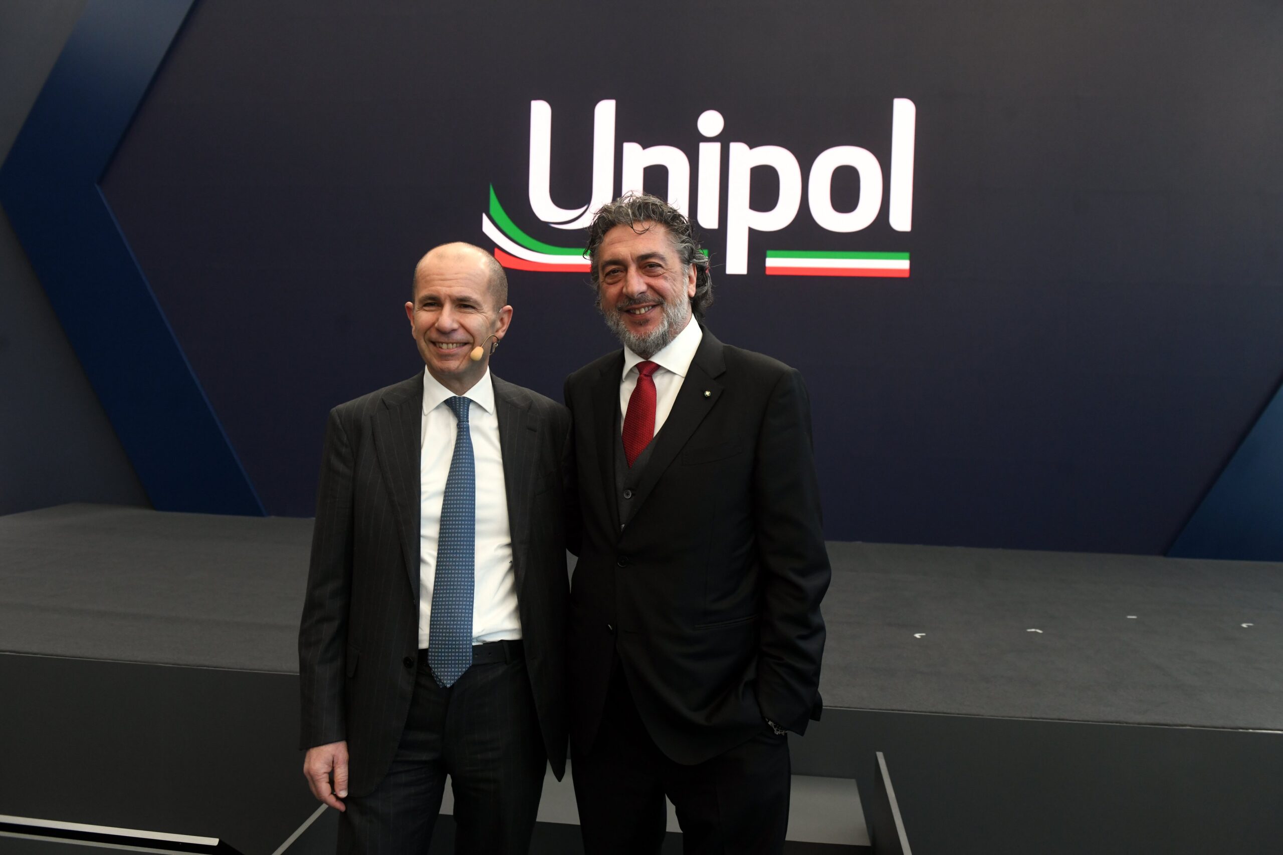Unipol, chi e perché in Unipol contesta le remunerazioni di Cimbri e Laterza