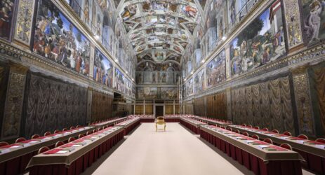 Cari prelati e vaticanisti, state rischiando di sconsacrare il Conclave