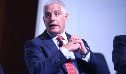 Unicredit: perché Orcel taglia Amundi, mentre scruta il risiko italiano e punta su Commerzbank