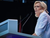 Marine Le Pen se ne frega della condanna e si candida alle presidenziali 2027 in Francia