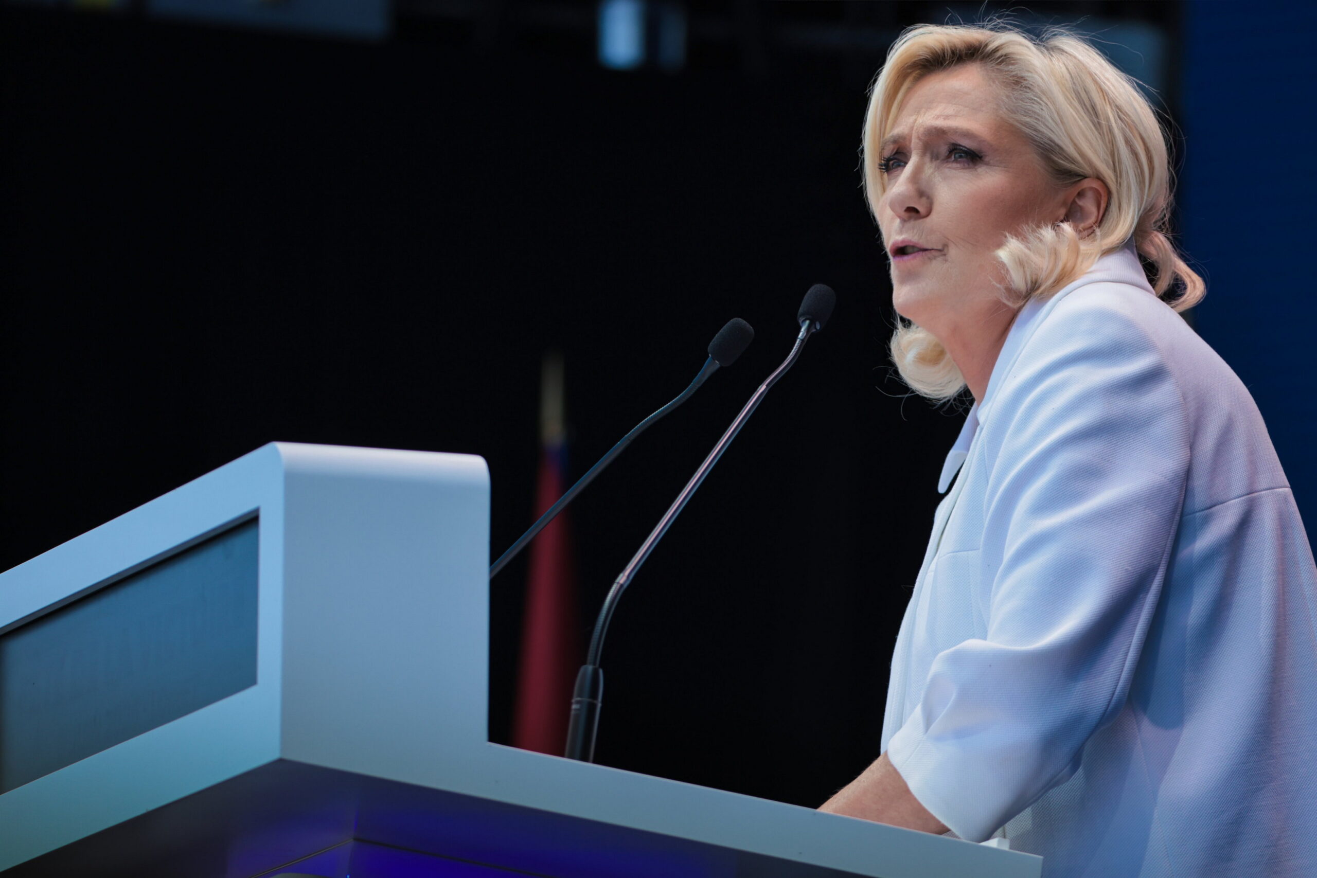 Marine Le Pen se ne frega della condanna e si candida alle presidenziali 2027 in Francia