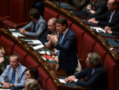 Vi racconto l’autolesionismo di Schlein e Conte in Parlamento