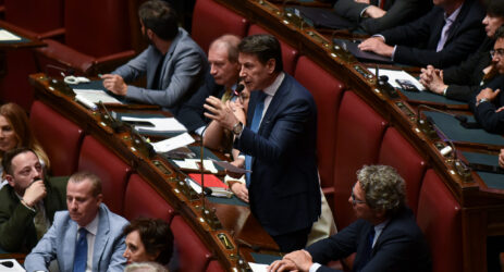 Vi racconto l’autolesionismo di Schlein e Conte in Parlamento