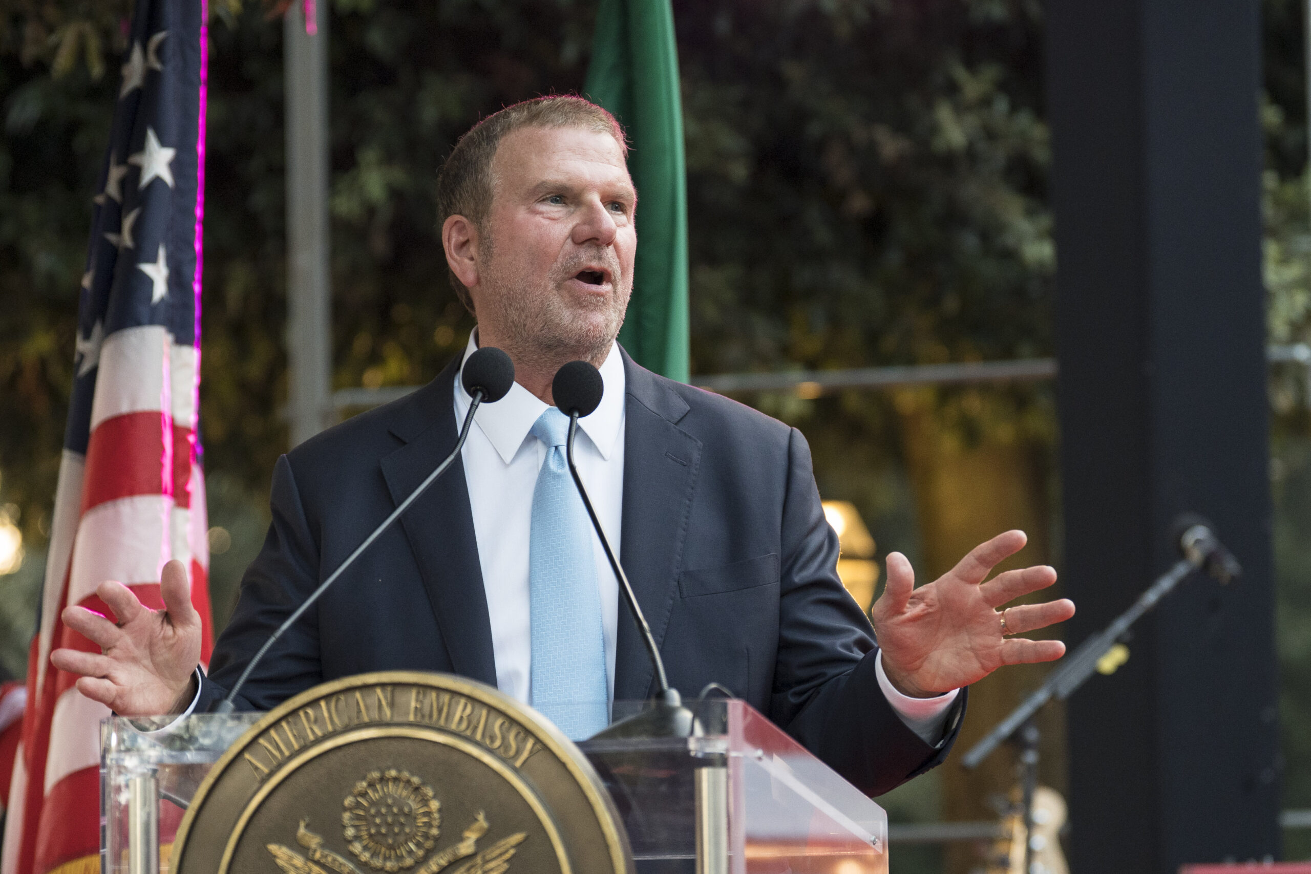 Chi paga la sicurezza per le smargiassate dell’ambasciatore Fertitta?