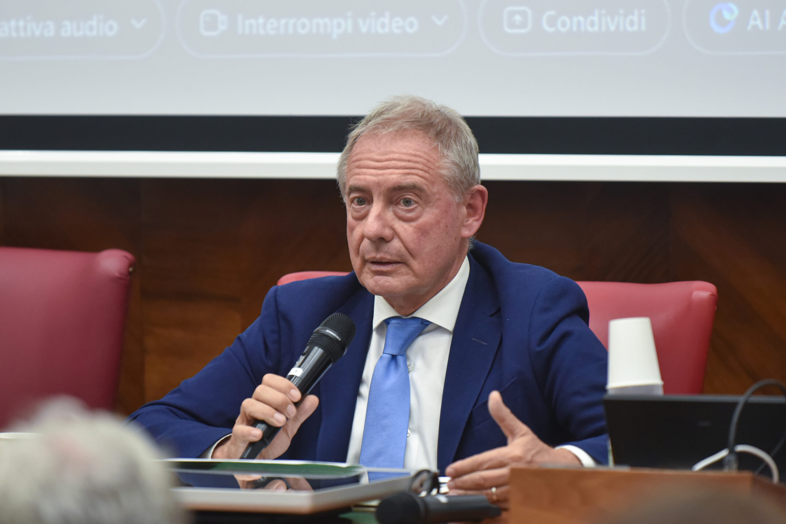 Urso sta preparando lo spezzatino di Acciaierie d’Italia?