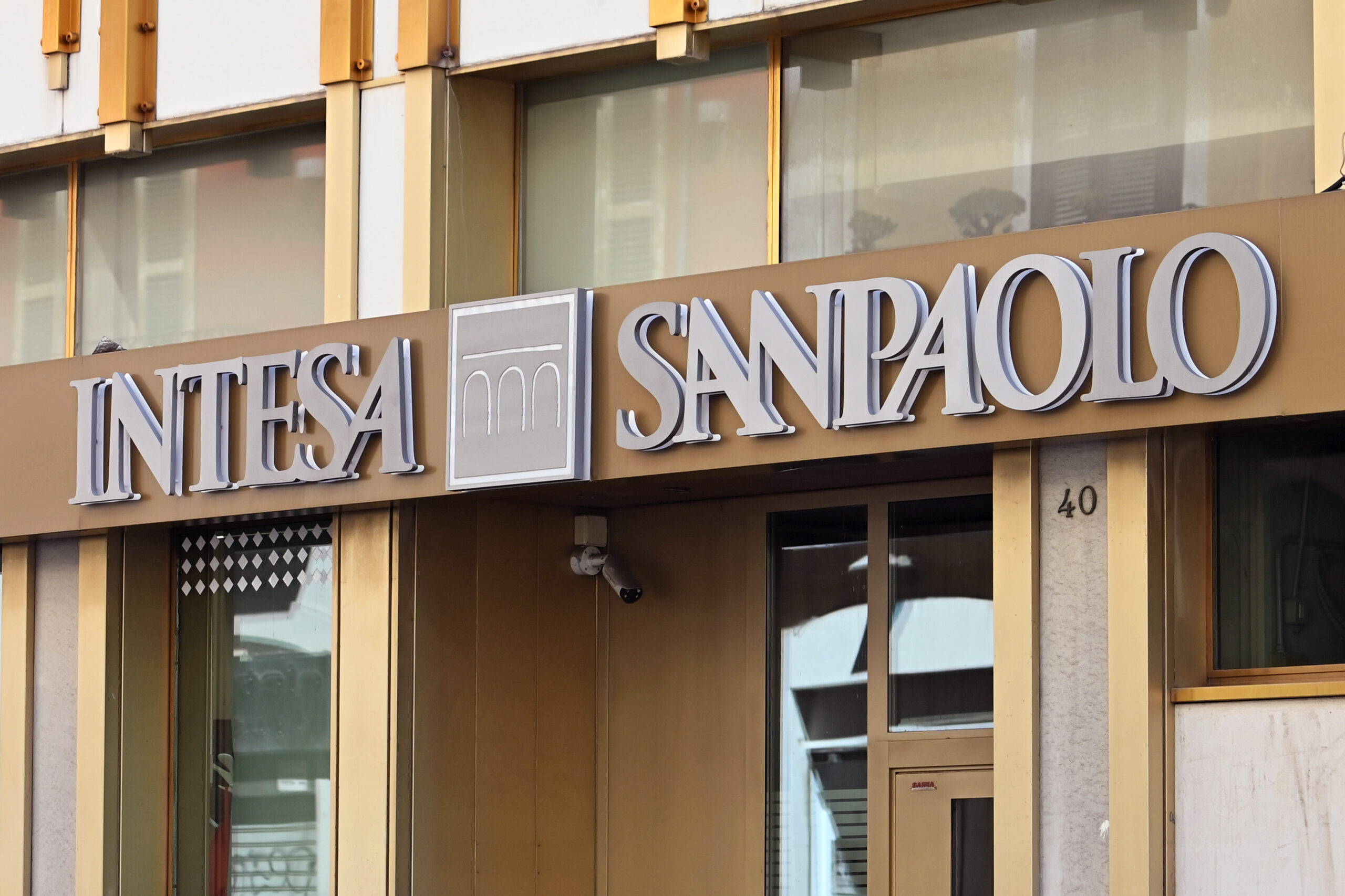 Intesa Sanpaolo, tutti i dettagli sull’accordo sul contratto di secondo livello
