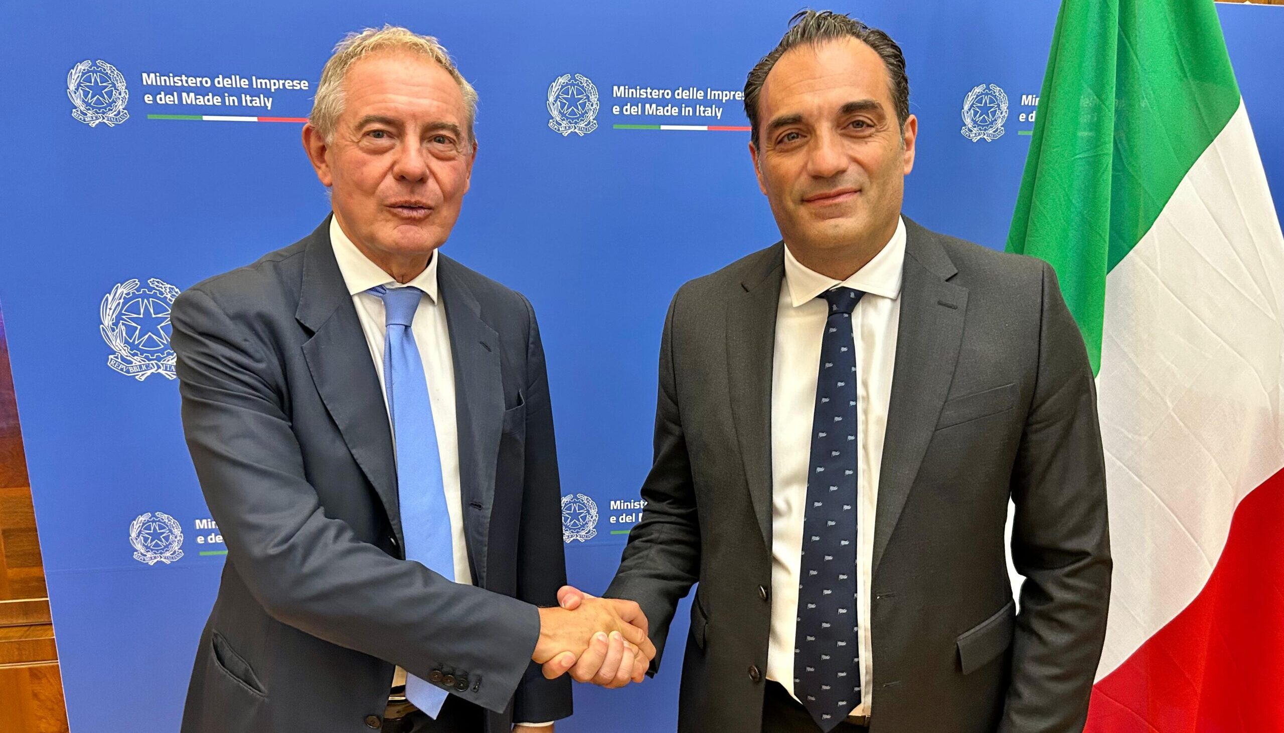 Stellantis e Vw inchiodano sull’auto elettrica. Ma i cinesi chiedono alla Ue di attenersi al Green Deal