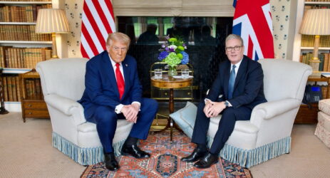 Come e perché Usa e Uk sbuffano contro leggi e palazzi europei