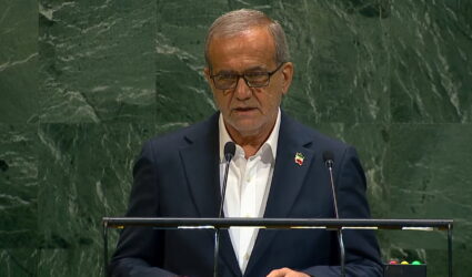 Iran: proteste per il crollo del rial si trasformano in sfida al regime