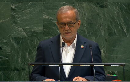 Iran: proteste per il crollo del rial si trasformano in sfida al regime