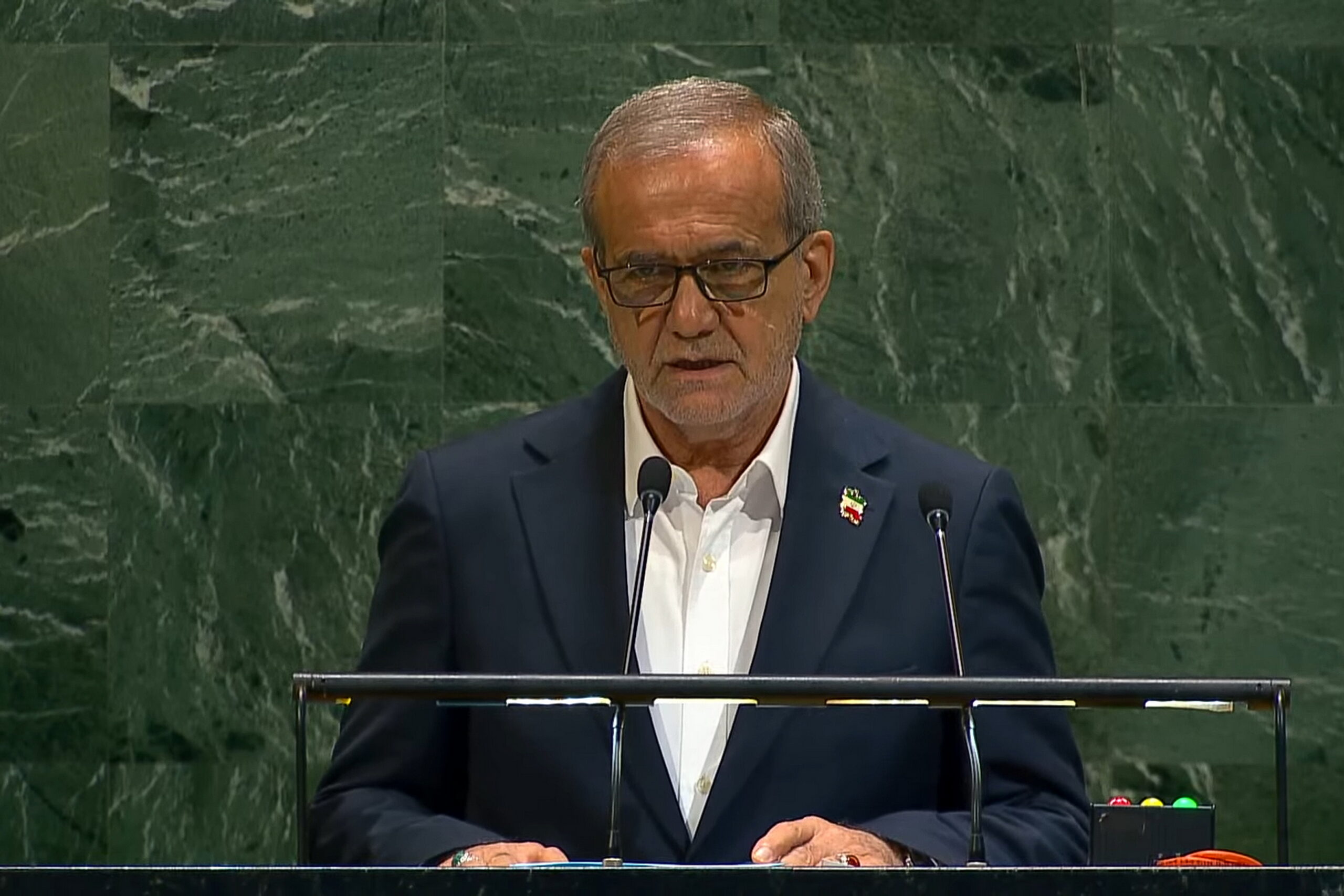 Iran: proteste per il crollo del rial si trasformano in sfida al regime