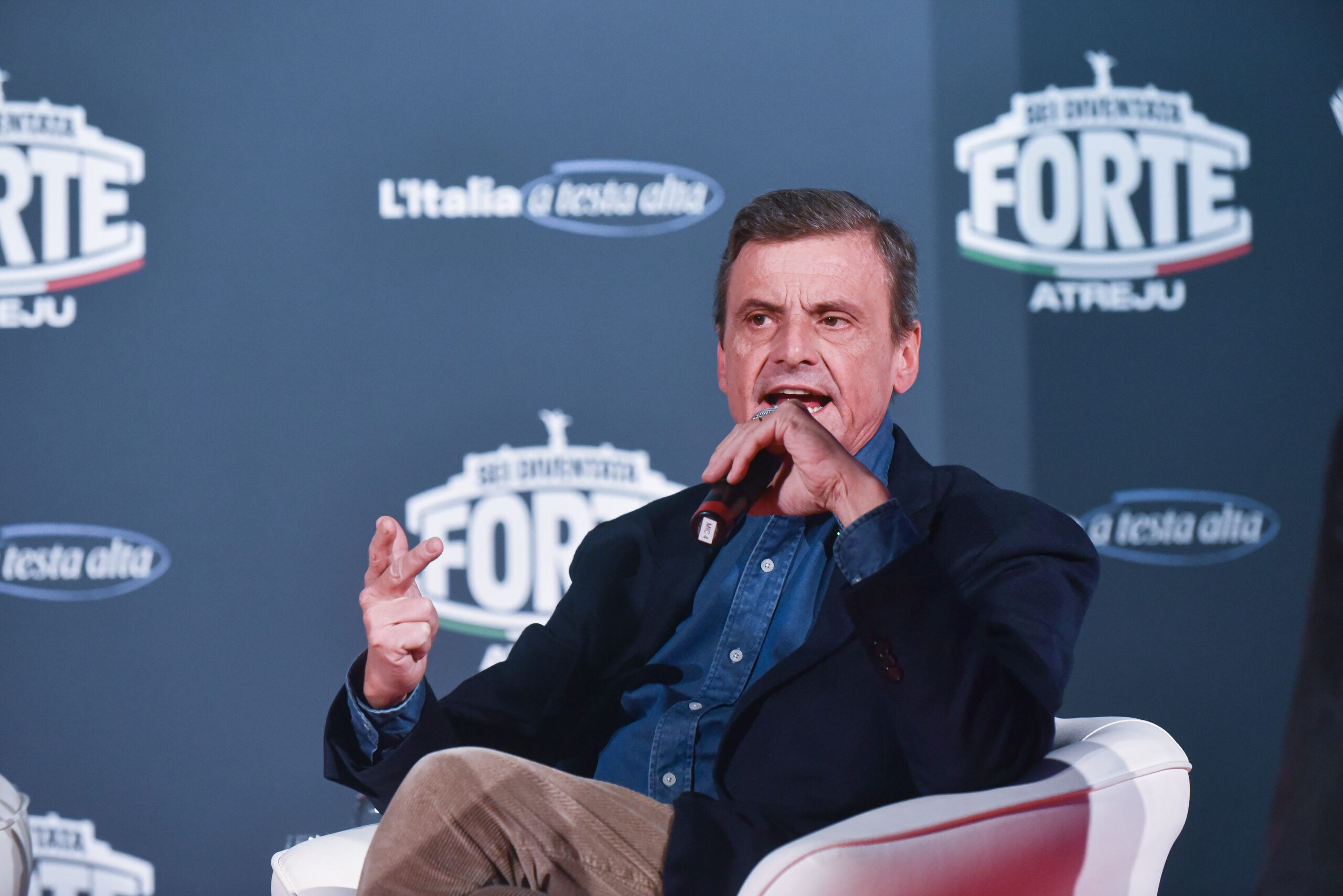 Atreju applaude un Calenda scatenato contro Matteo Salvini