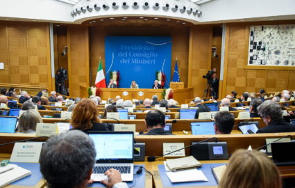 Vi confesso che sono perplesso sull’attuale giornalismo politico